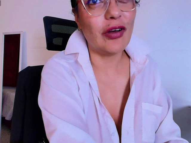 Zuzana21's BongaCams show and profile