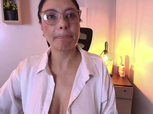 Zuzana21's BongaCams show and profile