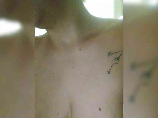 LindaLunaa webcam