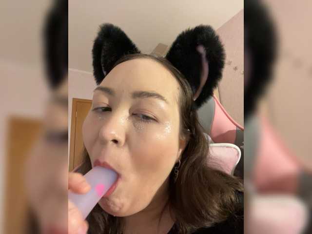 -tiny-nika-'s BongaCams show and profile
