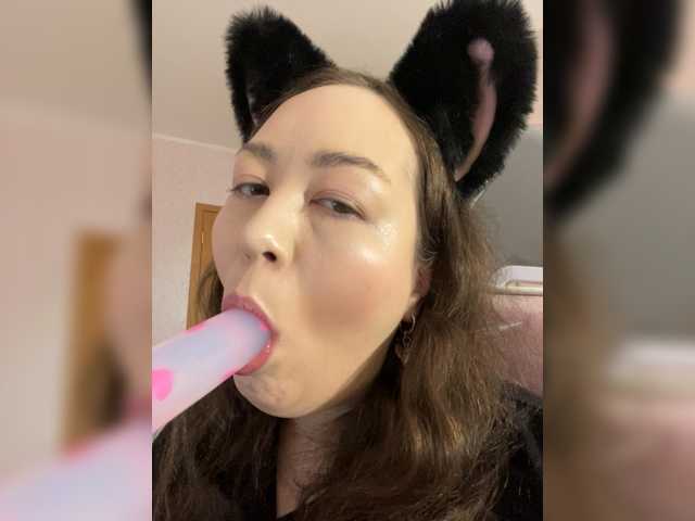 -tiny-nika-'s BongaCams show and profile