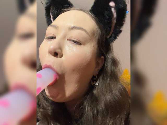 -tiny-nika-'s BongaCams show and profile