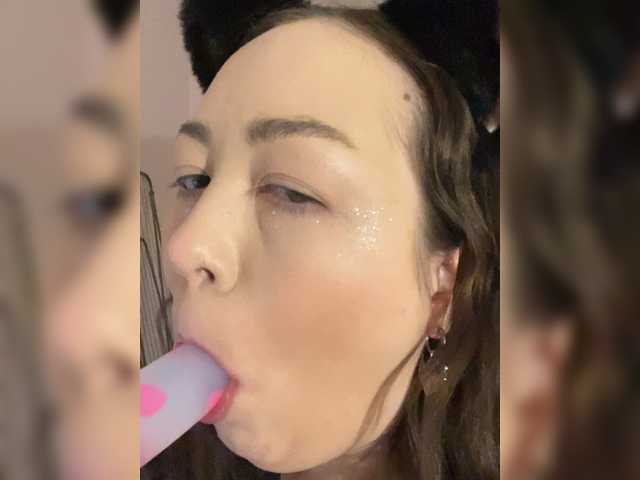 -tiny-nika-'s BongaCams show and profile