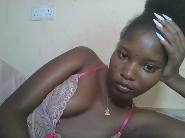 Hornyqueen4's BongaCams show and profile