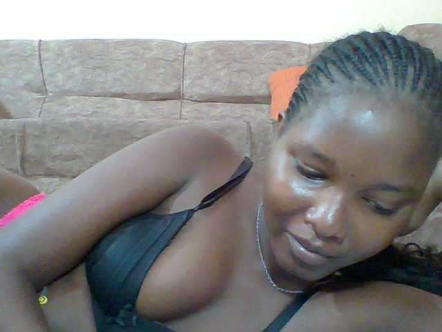 Hornyqueen4 webcam bongacams model stream image