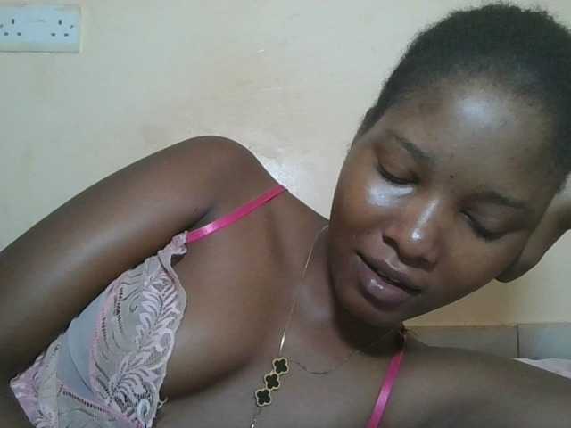 Hornyqueen4's BongaCams show and profile