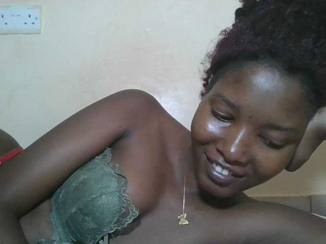 Hornyqueen4's BongaCams show and profile