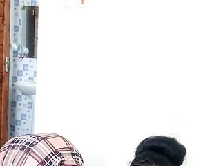 Ebbonyrakael Porn Show