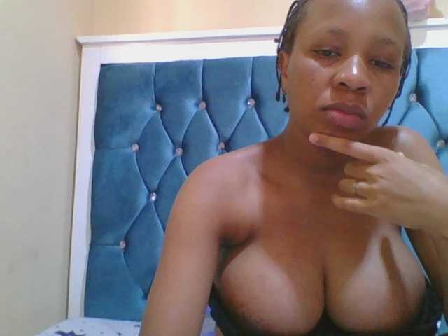 Prettyebony4 webcam bongacams model stream image