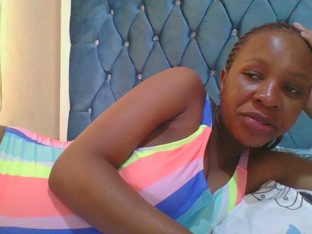 Prettyebony4 webcam bongacams model stream image