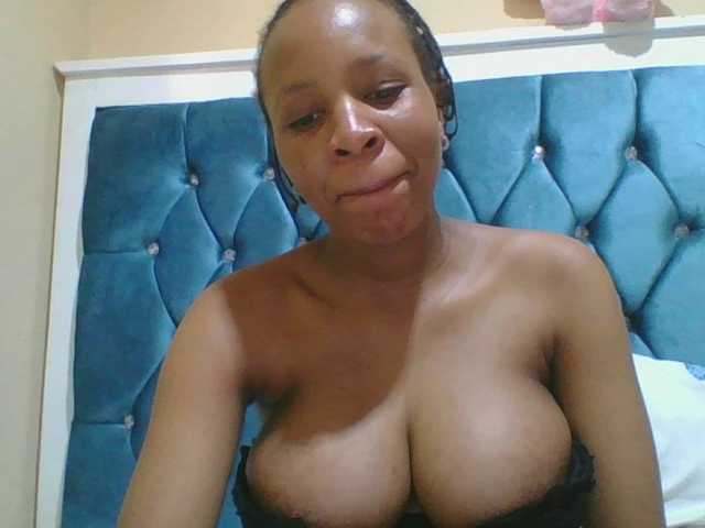 Prettyebony4 webcam bongacams model stream image