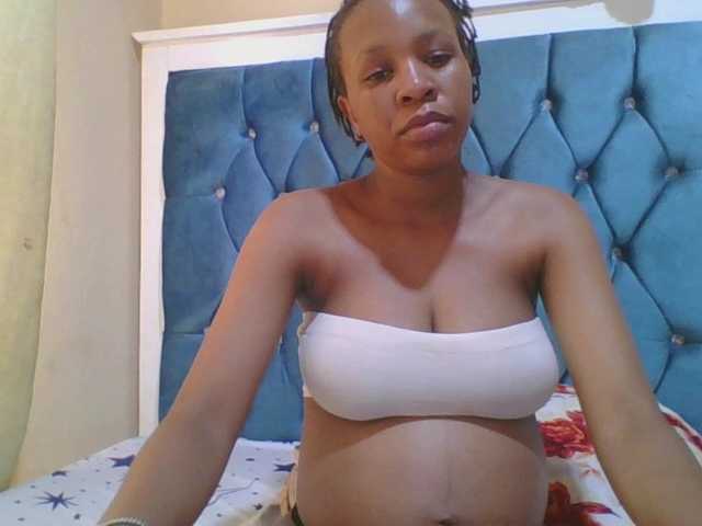 Prettyebony4 Live Cam on BongaCams