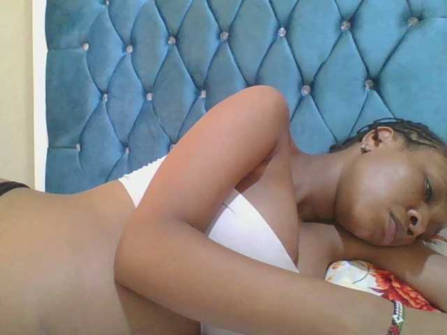 Prettyebony4 webcam bongacams model stream image