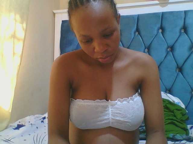 Prettyebony4 webcam bongacams model stream image