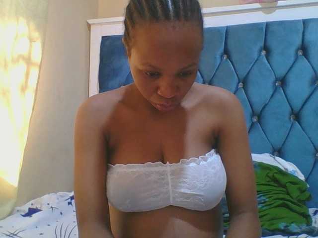 Prettyebony4 webcam bongacams model stream image