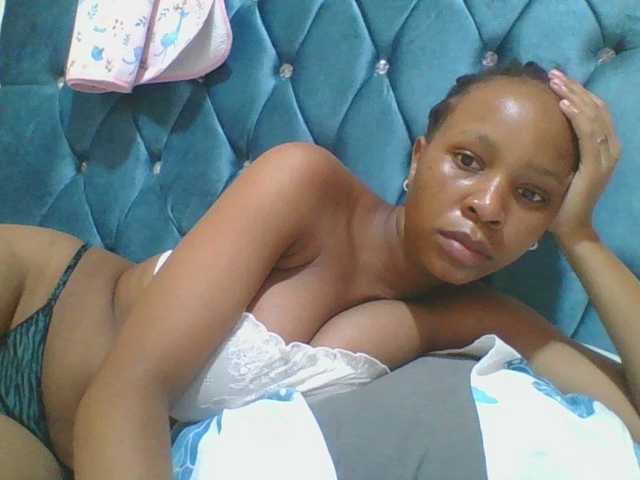 Prettyebony4 Live Cam on BongaCams