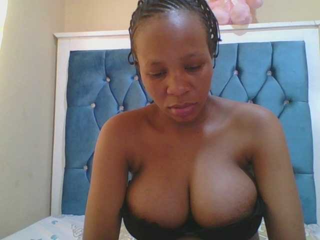 Prettyebony4 webcam bongacams model stream image