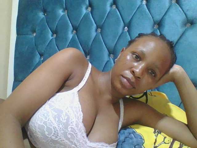 Prettyebony4's BongaCams show and profile