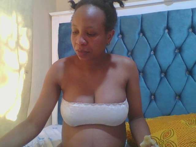 Prettyebony4 webcam bongacams model stream image