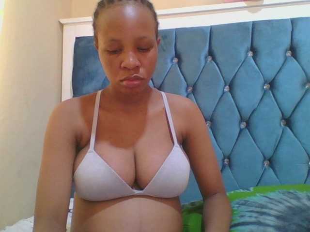 Prettyebony4 webcam bongacams model stream image