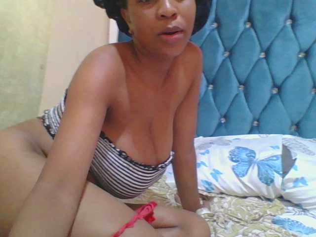 Prettyebony4's BongaCams show and profile