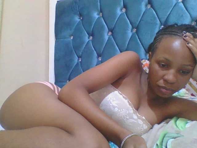 Prettyebony4 webcam bongacams model stream image