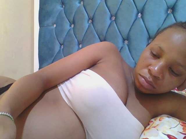 Prettyebony4's BongaCams show and profile