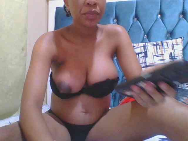 Prettyebony4 webcam