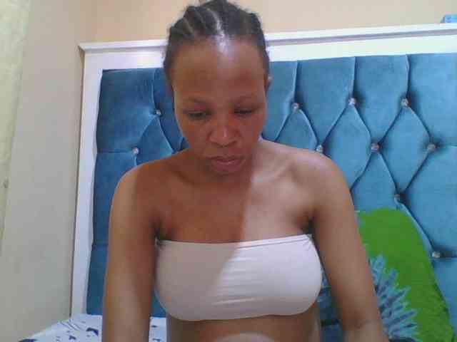 Prettyebony4 webcam