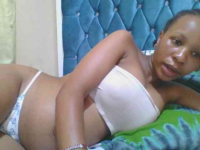 Prettyebony4 webcam
