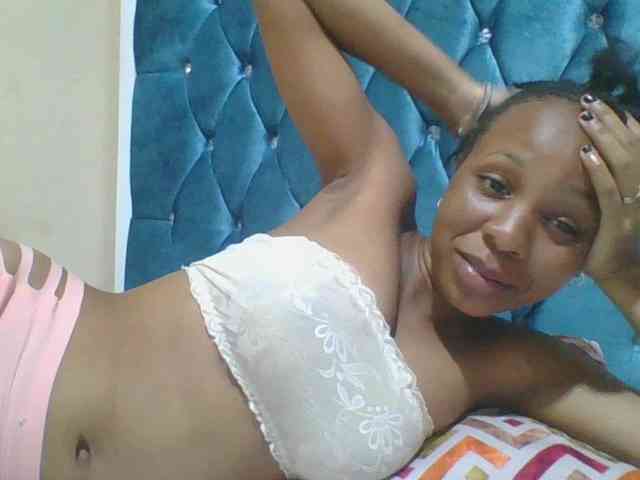 Prettyebony4 webcam