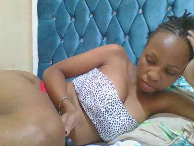 Prettyebony4 webcam