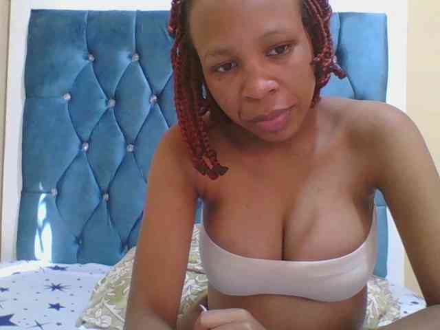 Prettyebony4 Live Webcam on BongaCams