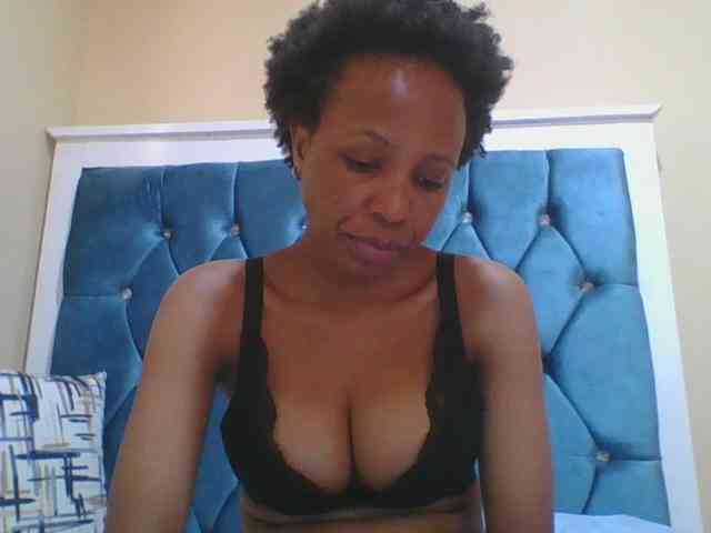 Prettyebony4 webcam