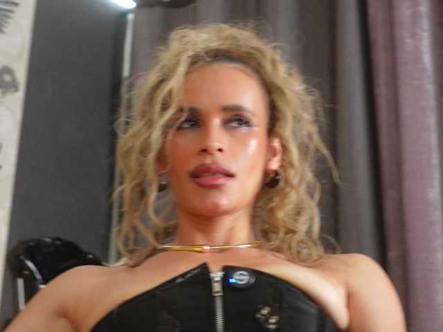 Alexa-Duque's BongaCams show and profile