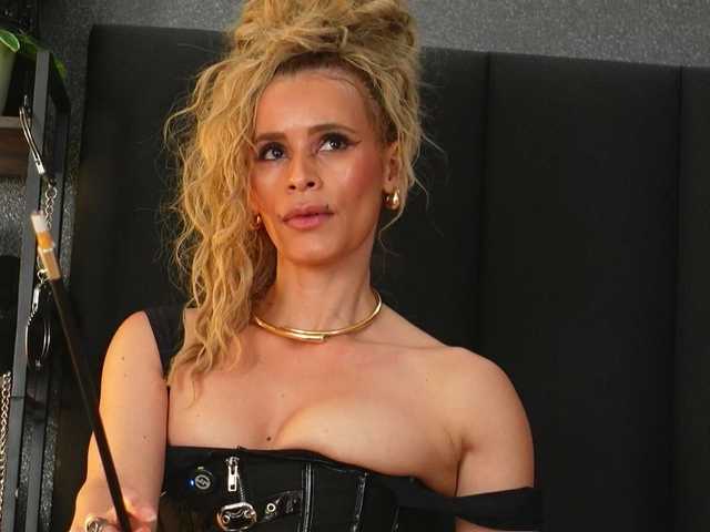 Alexa-Duque's BongaCams show and profile