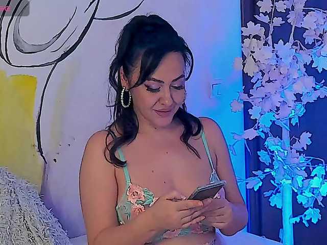 JackieJee's BongaCams show and profile