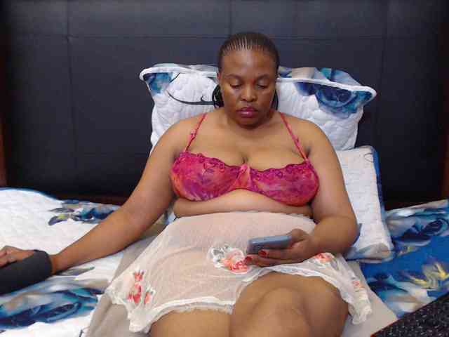 Busttyebony19 Live Webcam on BongaCams