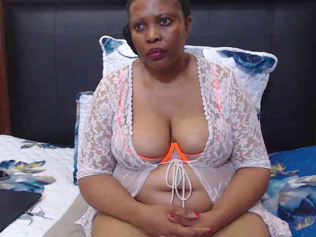 online webcam sex Busttyebony19
