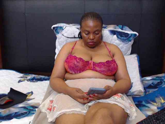 Busttyebony19 Live Webcam on BongaCams