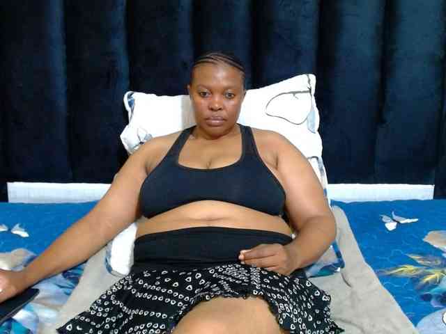 Busttyebony19 Live Webcam on BongaCams