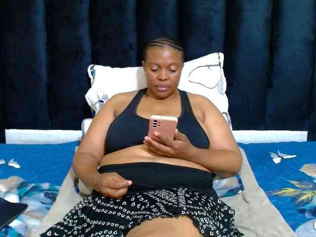 Busttyebony19 Live Webcam on BongaCams