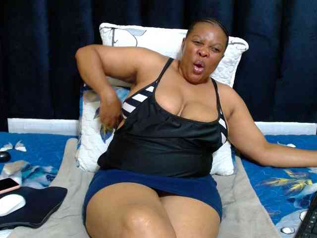 Busttyebony19 Live Webcam on BongaCams