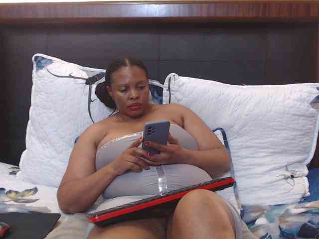 Busttyebony19 webcam