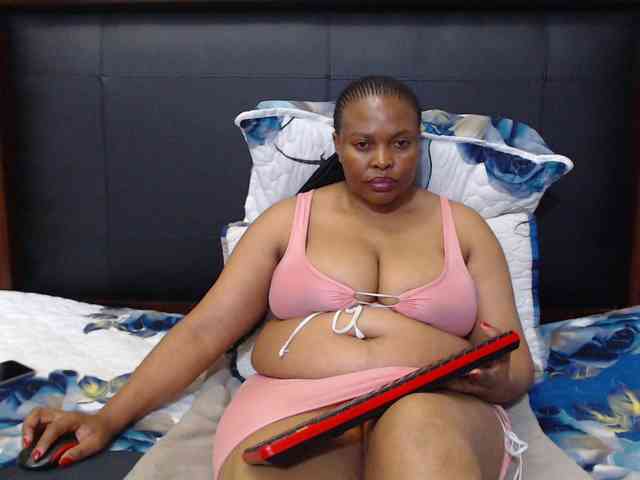 Busttyebony19 Live Webcam on BongaCams