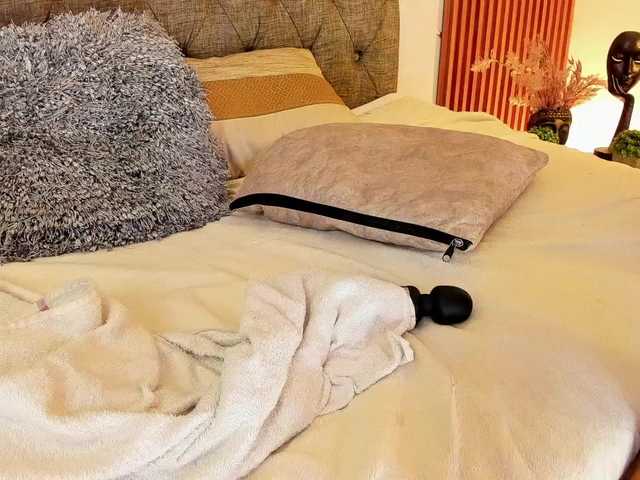 Charlotte-69's BongaCams show and profile