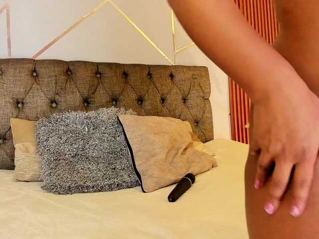 Charlotte-69's BongaCams show and profile