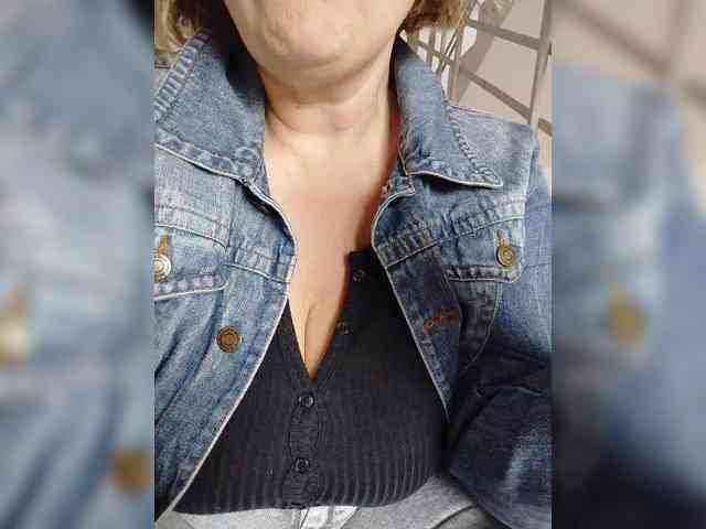 EVIL_TITS webcam
