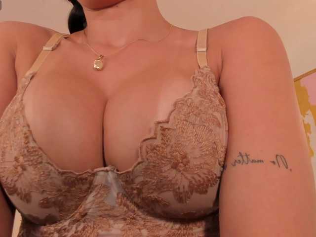 JadeEvans's BongaCams show and profile