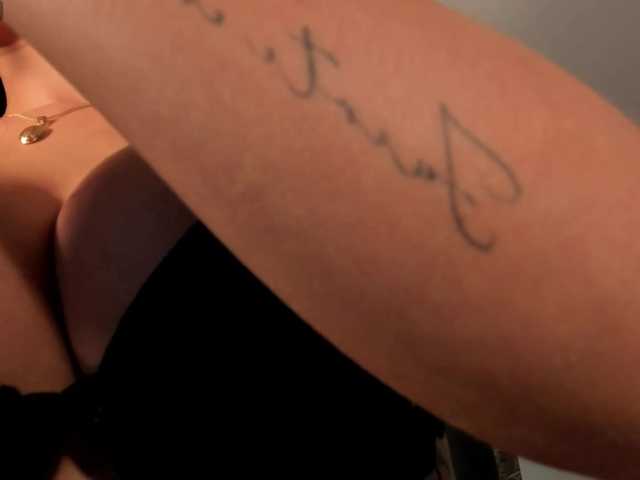 JadeEvans's BongaCams show and profile